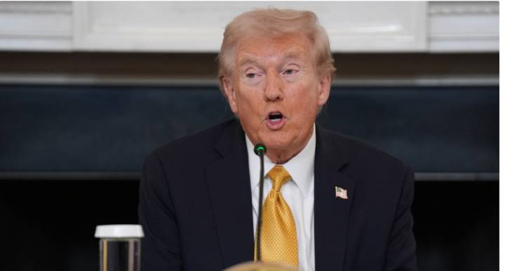 Trump desmiente envío de bombarderos a Venezuela