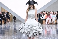 El Dior de Jonathan W. Anderson para principiantes: su primera colección femenina para la maison explicada en 4 claves