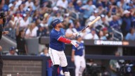 Alejandro Kirk hace historia y los Azulejos aplastan a Yanquis en el inicio de la Serie Divisional