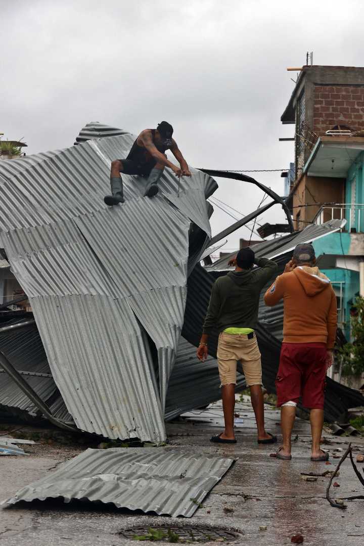 Queda “bajo aguas” un municipio del oriente cubano castigado por el huracán Melissa