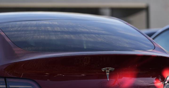Tesla crash: Parents of U.S. college student say door handle had design flaw