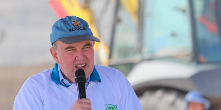 Rafael López Aliaga agrede a periodista que le recordó repudio en Ayacucho y asegura que “la gente está feliz” con su visita