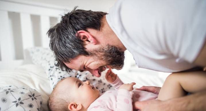 Licencia por paternidad podría ser flexible: una propuesta sobre la mesa en Perú