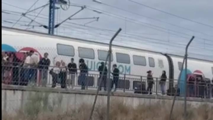 La Guardia Civil auxilia a casi 1.000 personas por la avería de un tren de Ouigo en Ballobar
