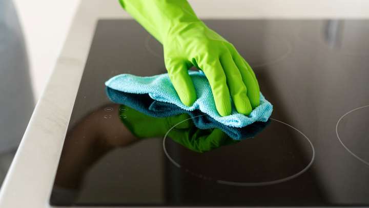 The One Way You Should Never Clean A Glass Stovetop