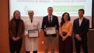 Los servicios de Farmacia Hospitalaria de Cáceres y Badajoz reciben un reconocimiento por su atención al paciente