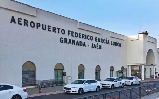 Granada propone un acuerdo para reforzar la colaboración en el Aeropuerto Federico García Lorca