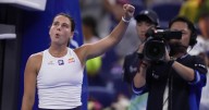 Charleston’s Emma Navarro upsets No. 1 Iga Swiatek in China