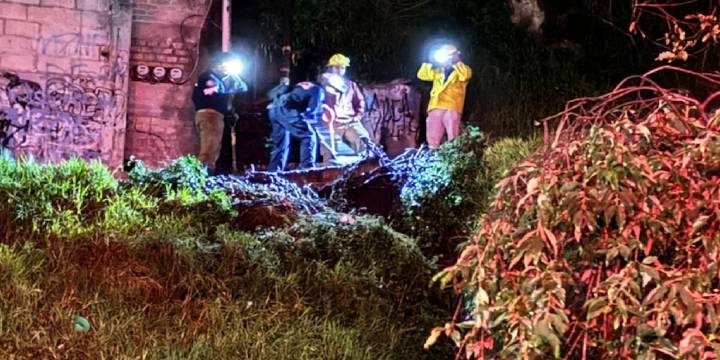 Deslave por lluvias afecta dos viviendas en Naucalpan