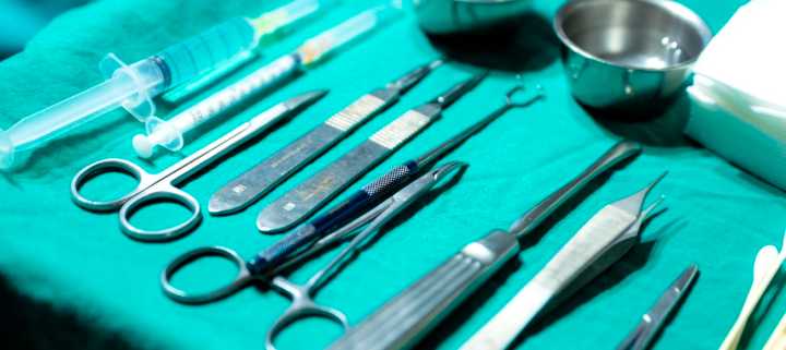 Mujer en estado crítico tras cirugía estética clandestina en una vivienda de Pasto
