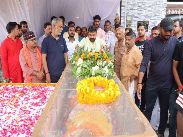 UP Minister pays tribute to Pandit Chhannulal Mishra