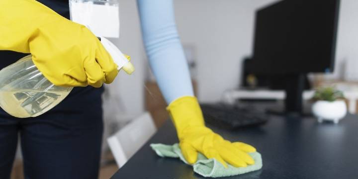 Colombianos abandonan el mercado laboral para quedarse en casa, la otra cara del “buen momento” del empleo