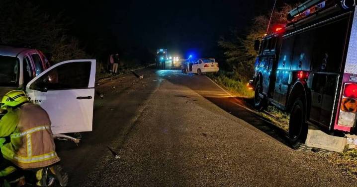 Choque frontal: bomberos rescataron a un conductor