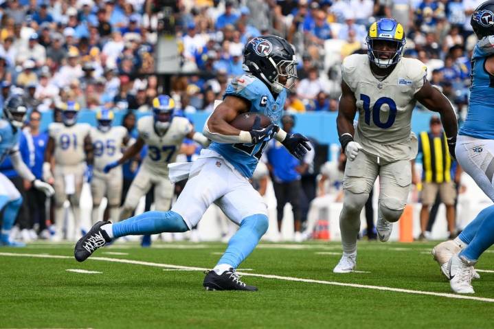 Deadspin | Titans WR Calvin Ridley, RB Tyjae Spears active vs. Cardinals