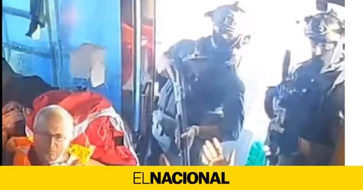 Los miembros de la Flotilla, a la espera de ser deportados