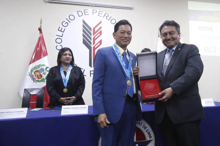 Colegio de Periodistas de Lima otorga reconocimiento a El Peruano por sus 200 años