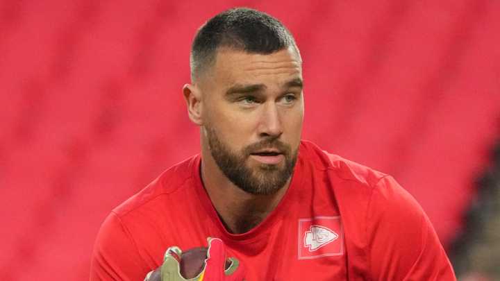 Kelce praised as 'Chiefs' Chief' after bouncing back from miscue