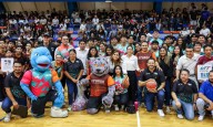 Recibe Ana Paty Peralta a mas de 400 deportistas y artistas quintanarroenses