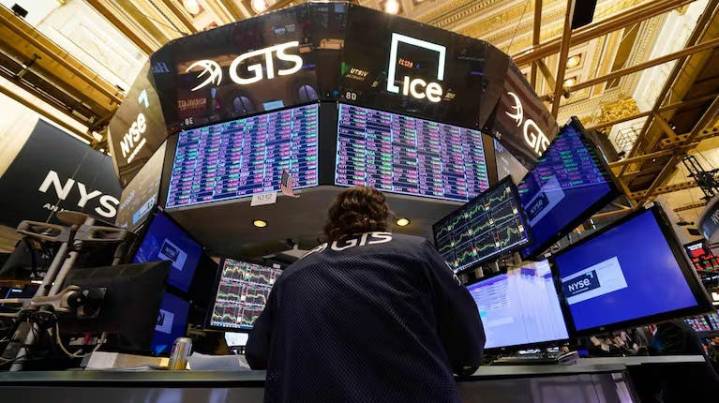 El dólar oficial sube $ 25 y se vende a $ 1455 en medio del nuevo respaldo de EEUU