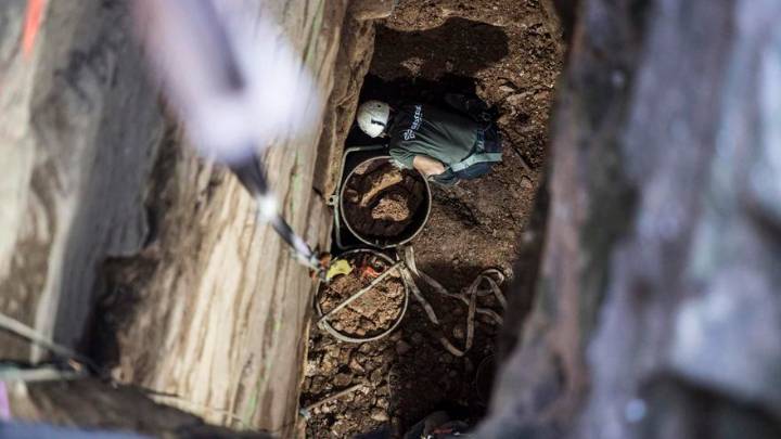 Hallan los primeros restos humanos en la exhumación de la mina La Paloma de Zarza la Mayor