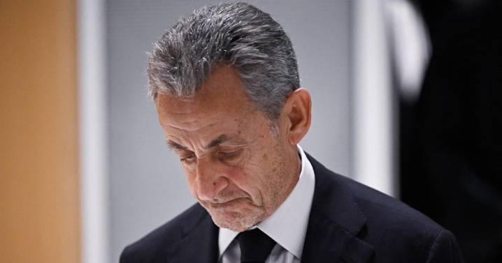 La caída en desgracia de Nicolas Sarkozy, el expresidente de Francia que hoy entrará en prisión