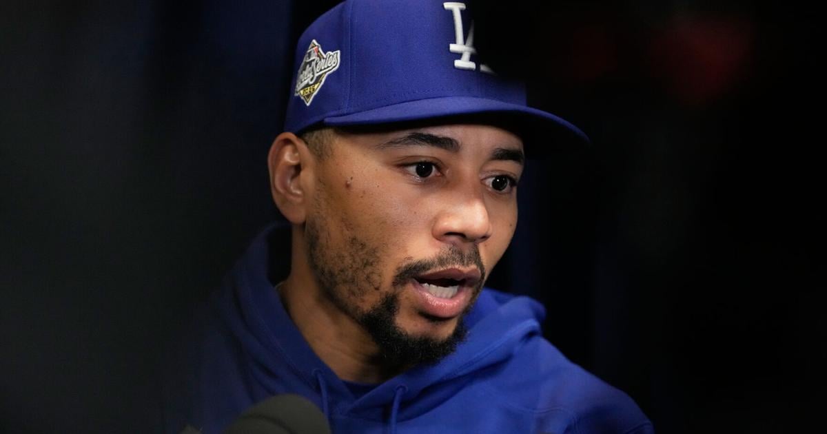 Dodgers' Mookie Betts wins Roberto Clemente Award for humanitarian work