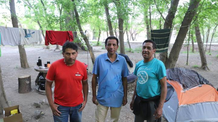 Excluidos por la crisis en sus provincias, acampan en Neuquén hasta conseguir trabajo