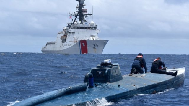 EE. UU. repatria a sobrevivientes de ataque naval contra narcosubmarino en...