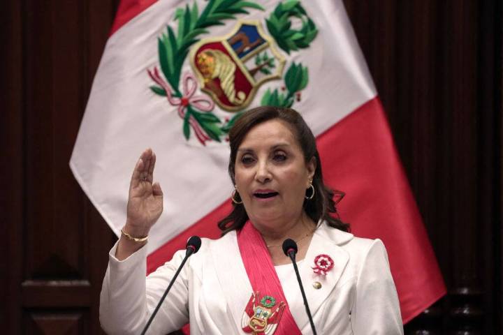 Congreso de Perú destituye a presidenta Dina Boluarte por “permanente incapacidad moral”