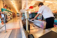 Aumento y bono para empleados de comercio: cómo quedan las escalas en octubre 2025