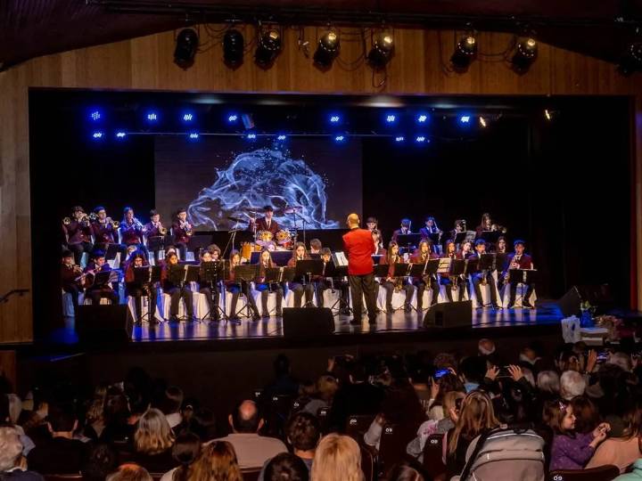 La banda Municipal “Juan P. Oviedo” celebró sus 33 años de música