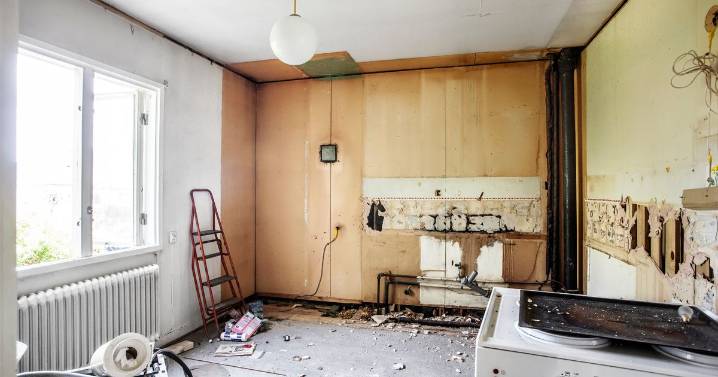 DIY lover using money-saving method to renovate kitchen but people spot 'issue'