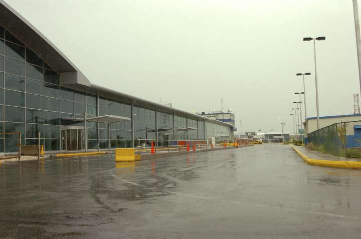 Jamaica reabre sus aeropuertos tras el devastador paso del huracán Melissa