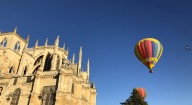 Dos globos sorprenden a los leoneses al amanecer