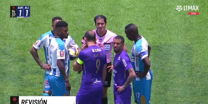 Gol anulado a Hernán Barcos tras genial asistencia de Sergio Peña en Alianza Lima vs Alianza Universidad por Liga 1 2025