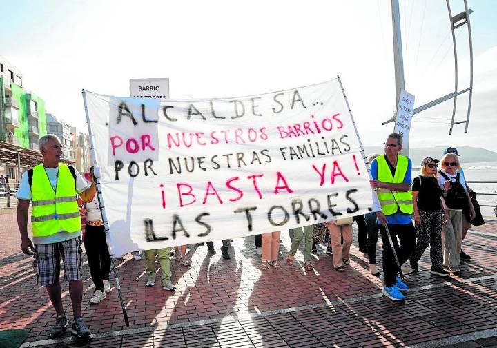 Las Canteras se convierte en el epicentro de la indignación por la gestión municipal en la capital