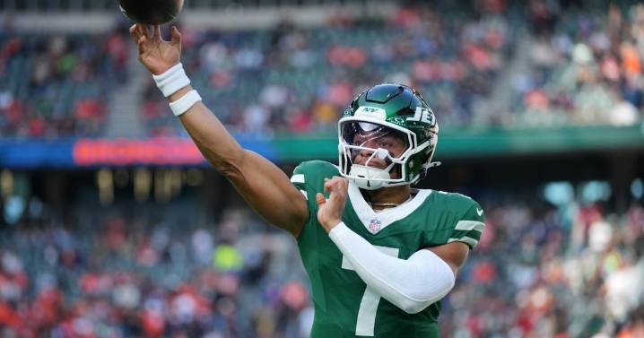 Jets coach uses Lamar Jackson, Josh Allen as examples when discussing Justin Fields' slow release