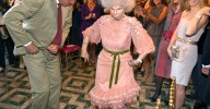 El tercer sí de Cayetana de Alba, la duquesa descalza,  en el recuerdo ante la boda de su hijo Cayetano