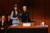 Amy Poehler and Tina Fey Reunite on 'Saturday Night Live' for Cold Open