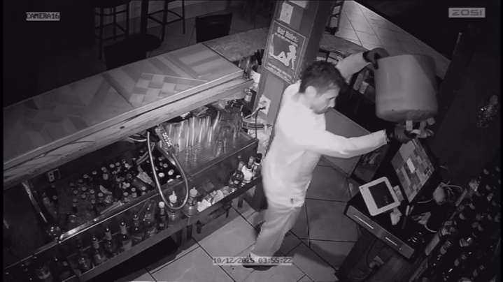 Arsonist sets fire to Texas restaurant, captured saluting camera