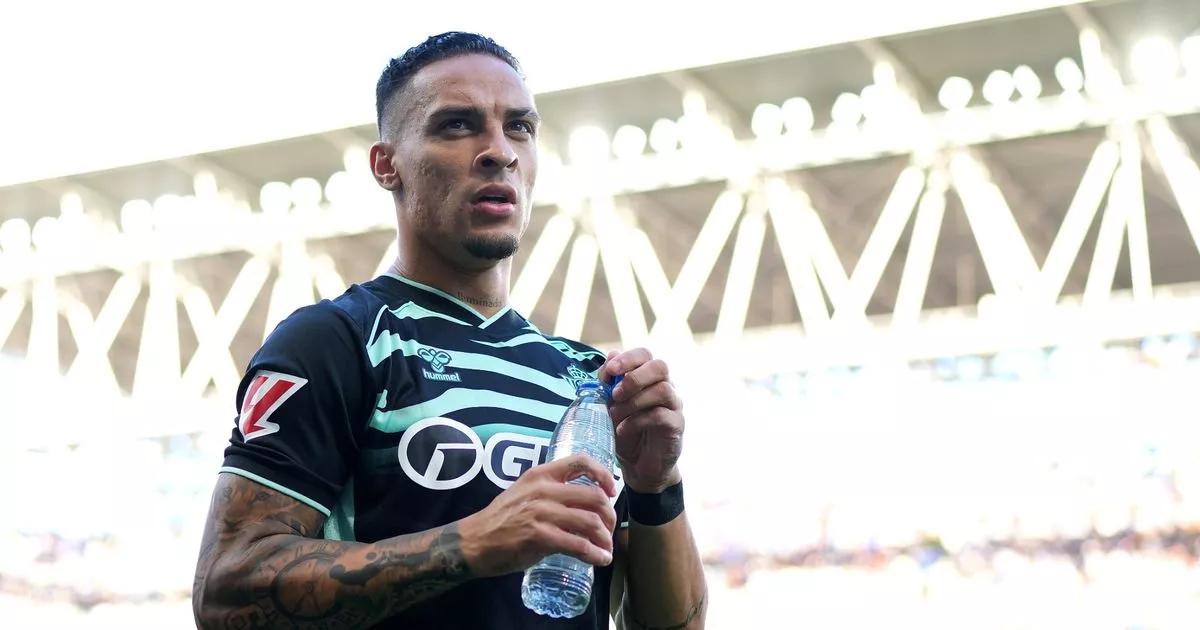 Antony names Manchester United player who asked him to stay before transfer