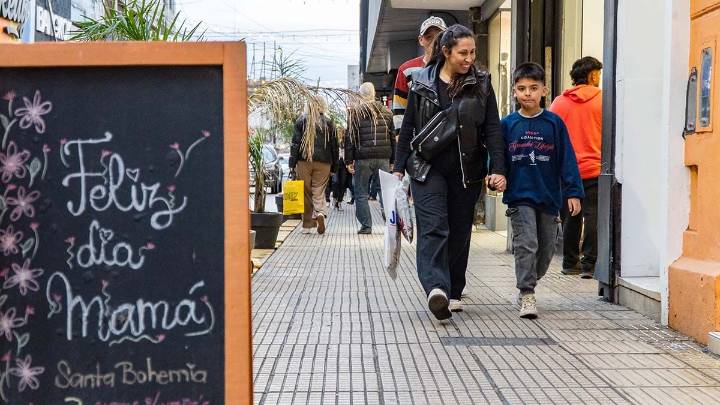 Tras la caída de ventas, comerciantes buscan un alivio en el Día de la Madre