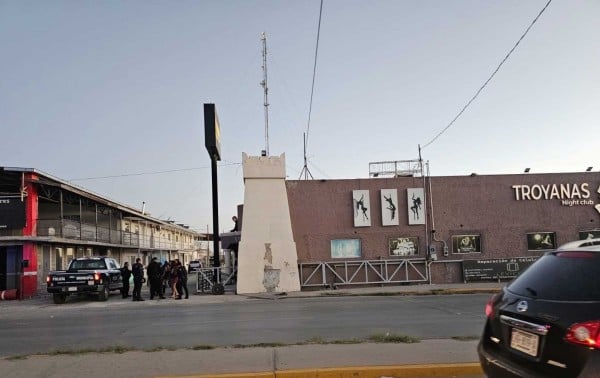 Pelean empleadas afuera de 'teibol' al amanecer