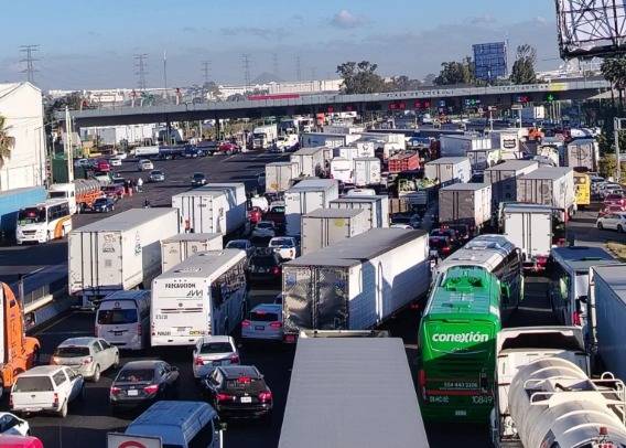 Bloquean piperos la México–Querétaro a la altura de Tepotzotlán