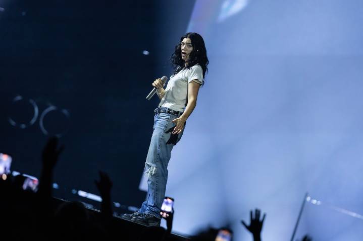 An ode to an unassuming pop star: Lorde plays in Portland