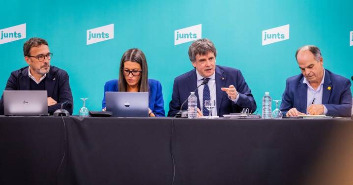 Directa y con respuesta binaria: así será la pregunta a la militancia de Junts sobre la ruptura con el PSOE
