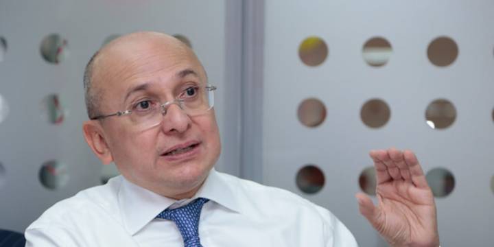 Eduardo Montealegre podría ser investigado por injuria y calumnia, tras explosiva carta de renuncia al Ministerio de Justicia