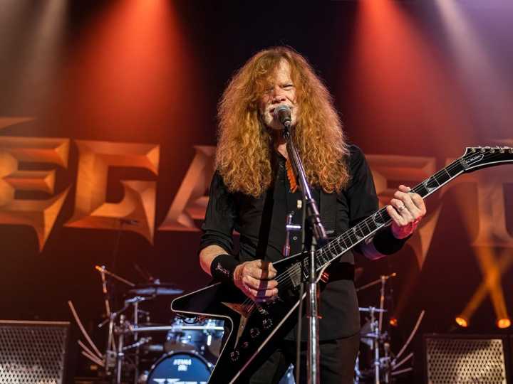 Dave Mustaine "cierra el círculo" de su historia de "venganza" e incluye un tema que compuso para Metallica en el último disco de Megadeth: "Una muestra de respeto y cariño"