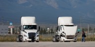Trump anuncia que arancel del 25% a camiones importados entra en vigor el 1 de noviembre: México será el más afectado
