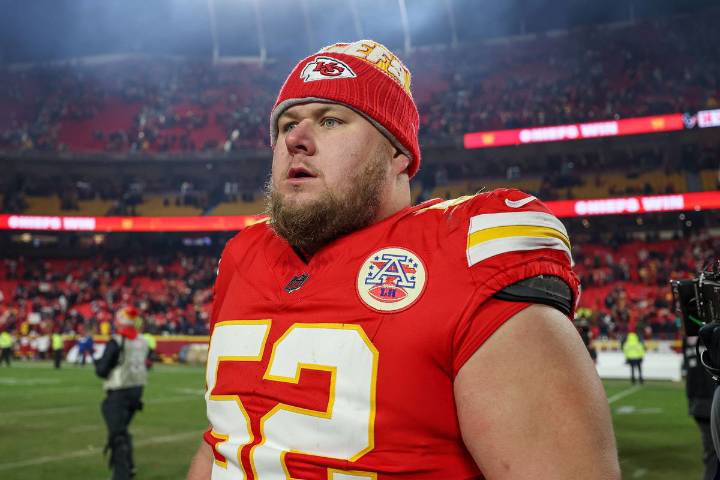 “RIP”: Chiefs’ Creed Humphrey Pays Tribute to Legendary Center as NFL Mourns 7x Pro Bowler
